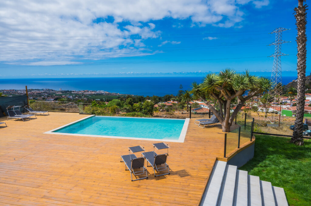 Piscina a sfioro di Villa Crone con vista sull’Atlantico