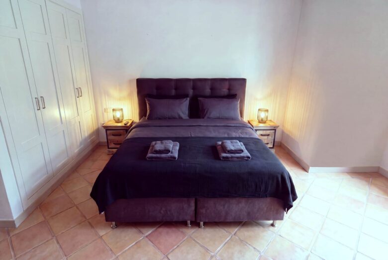 Villa Crone La Matanza – Camera da letto 4 con letto king-size e armadio