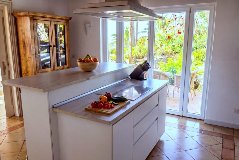 Cucina con accesso alla terrazza