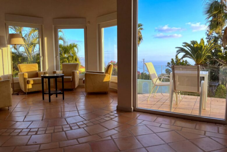 Villa Crone La Matanza – Lussuosa sala con vista sul mare e accesso alla terrazza