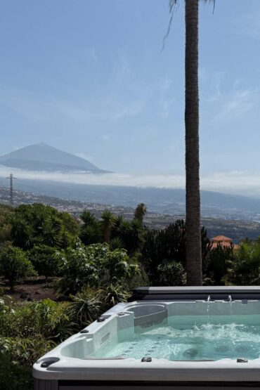 Villa Crone La Matanza – heated whirlpool with views of Mount Teide and the Atlantic