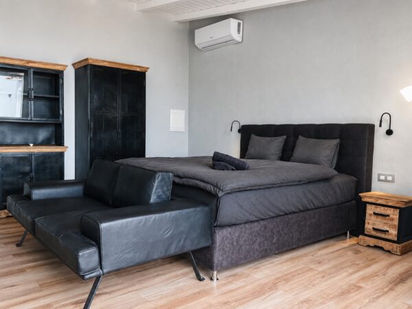 Dormitorio y zona de estar en el Apartamento II